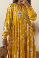 Sarı Çiçek Desenli Bileği Lastik Detaylı Elbise